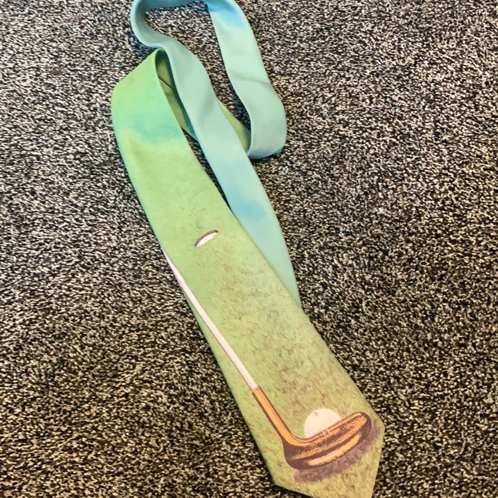 Vintage 1987 Knot Sense Golf Tie in great condition. Made in USA “Kneeknocker”